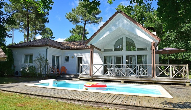 4* WOODEN VILLA ON THE GOLF COURSE, WITH HEATED POOL