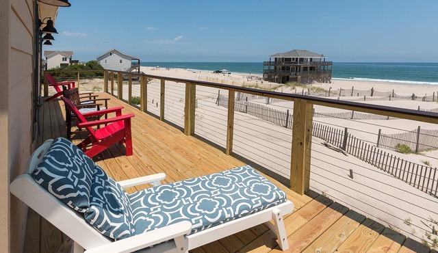 4 X 4 ONLY BEACH HOUSE- OCEANFRONT! Sunday Check in...The Salty Anchor