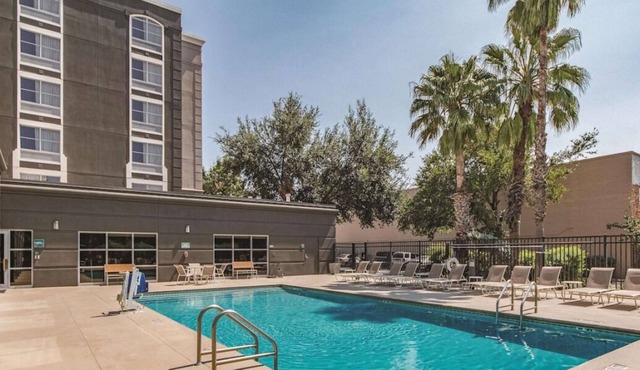 4 x King Bed Studio Suite in La Quinta Inn by Wyndham San Antonio Downtown