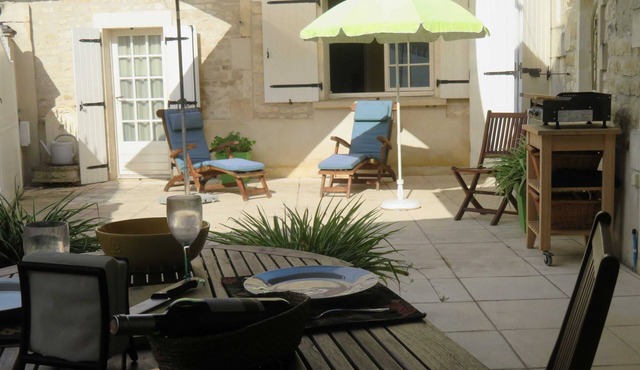 4 x Star Retreat in Cognac Area Town.