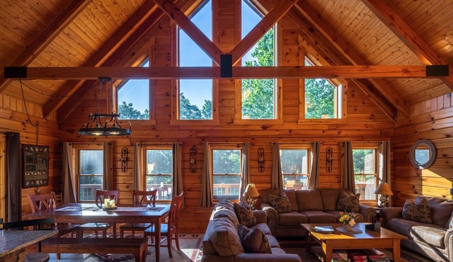 40-Acre Cabin w/Hot Tub & Trails | Hocking Hills