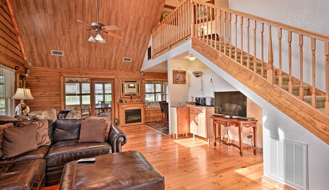 40-Acre Farm w/Animals & Fishing in Sebring!