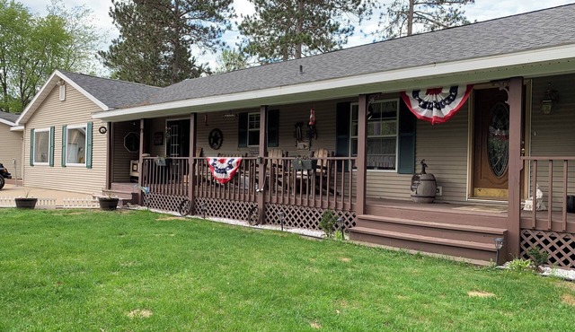 40 acres of trails w/3-bedroom 2 bath house Ashton area family friendly spacious