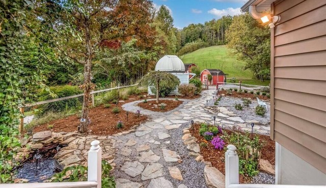 40 Acres w/Waterfalls, Vineyard, Stream, 5 bedroom
