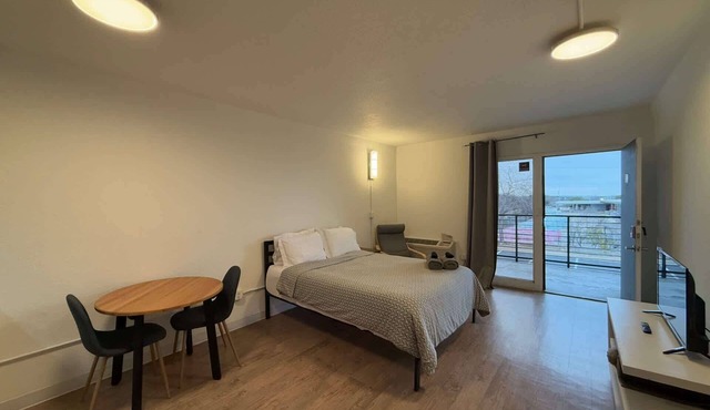 [40] ATX Studio: 1 Queen, Sleeps 2