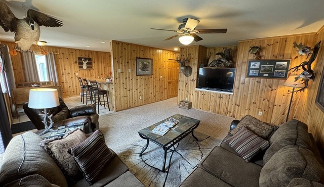 40 Creek Lodge South - Prime Hunting and Fishing Cabin at Waubay Lake