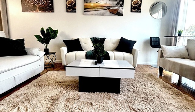 40% Discount April. Close to EWR, JFK, NYC, Times Square, Manhattan, Prudential