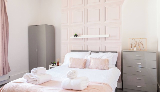 40% discount on long term stays- Large comfy home