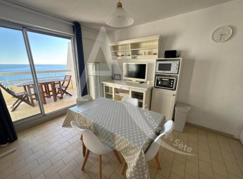40 M², 1ERE LIGNE MER, DERNIER ETAGE AVEC ASCENSEUR