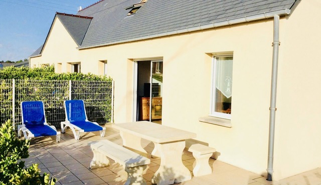 40 meters from the BEACH/SEA Quiet house, Private Parking, Charges INCLUDED