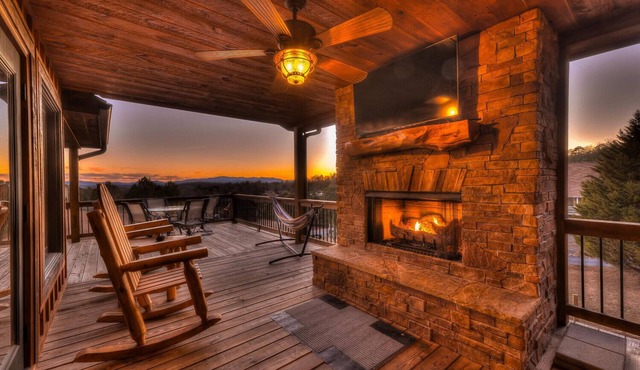 40% Off 10 min>Blue Ridge Mountain Views Hot Tub Firepit Game Room Fishing Pond