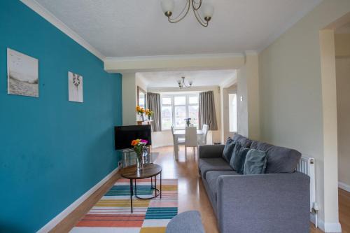 40 Percent Off Monthly, Large House, Free Parking