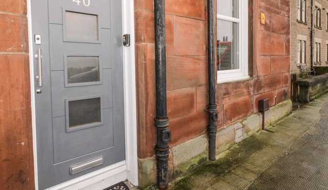 40 PROMENADE, pet friendly, country holiday cottage in Musselburgh