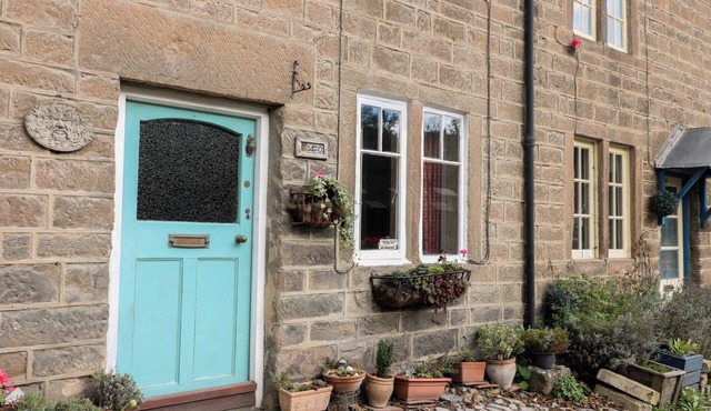 40 WATER LANE, pet friendly, with a garden in Cromford