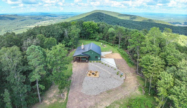 400 Acres on Lavender Mtn: Getaway w/Hot Tub!