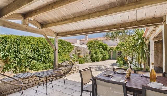 400 m from the beach, garden, house for 8