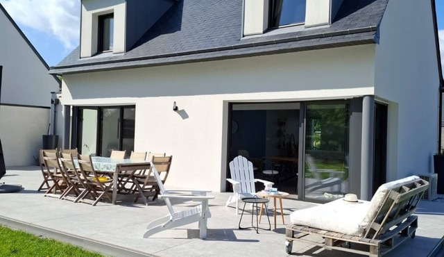 400 metres from the beach, house with garden ideal for families/housework INCLUDED