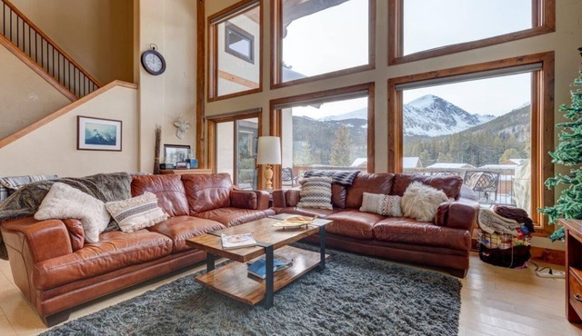 400 Whispering Pines Cr.