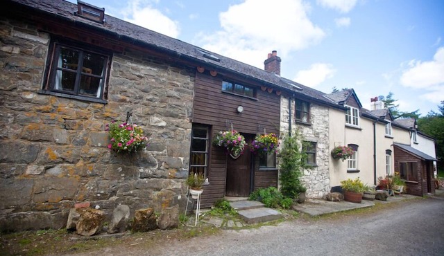 400 year old Welsh long house in its own grounds in stunning countryside