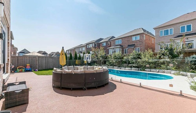 4000 sq ft Executive Home With Heated Pool