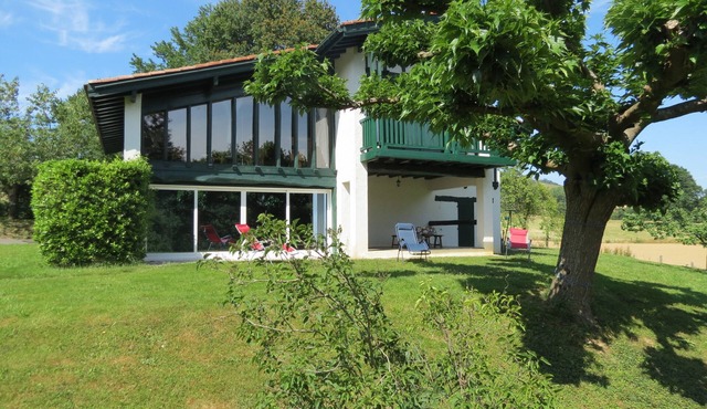 4000 sq.m. house with trees. Hiking, fishing, lake, mountains. 5 km from St. Pée