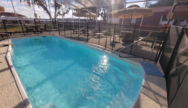 4000 SqFt Luxury Fun House/Fishing/Dock/Hammocks/Jacuzzi/Relax/75TV/Pool Table