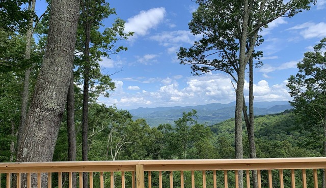 4000ft Elevation w Miles of Views from Angel Ridge with Hot Tub & Expansive Deck