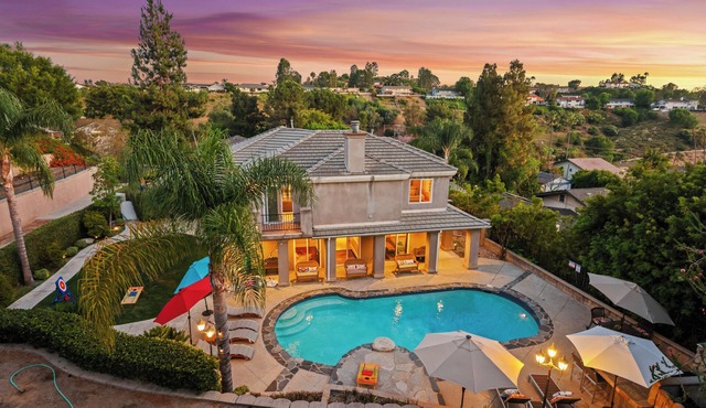 4000SF + 18min Disney! Stunning Pool w/Basketball/Pool Table/Huge Private Yard