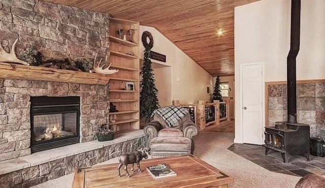 4000sqft W Private Pool/Spa, Zipline & Sauna!