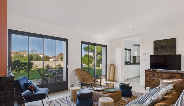 400m from the beach, garden, house for 8