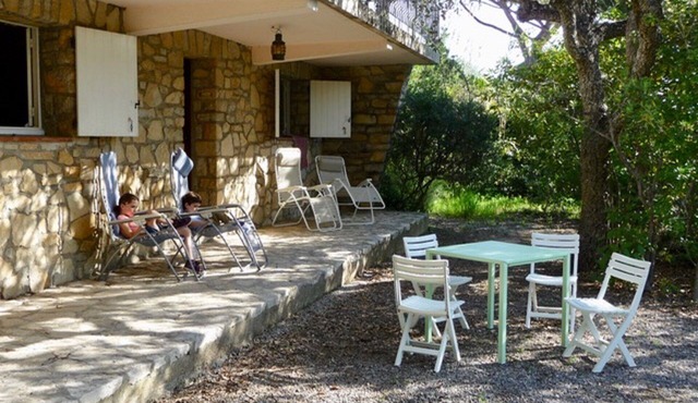 400m from the beach, garden level with 1.250 m2 of enclosed land