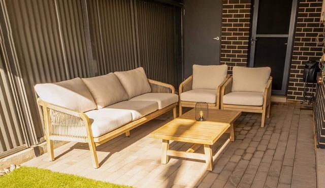 400m to the Beach w Ocean Views Private Deck