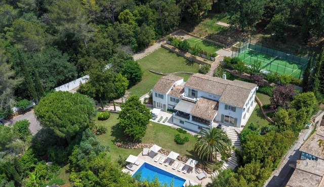 400m² Villa with Padel, Pool & Volleyball