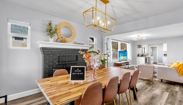 4016 Entire+ADU · 6b3b 3 Unit Morden Home close to Greenlake UW & DT