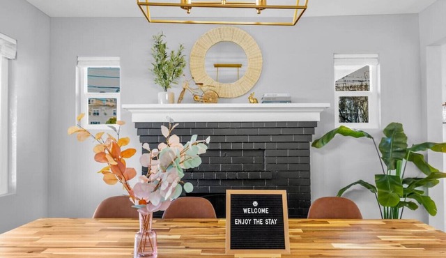 4016 Main (NEW) · 5b2b Newly Remodeled Entire House close to UW & DT