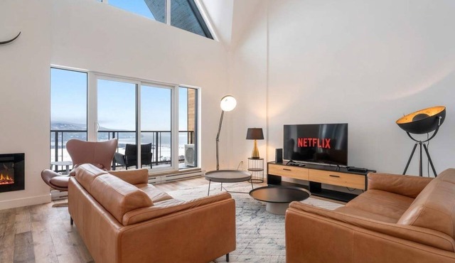 402 | The Penthouse Luxury Condo | View and Pool