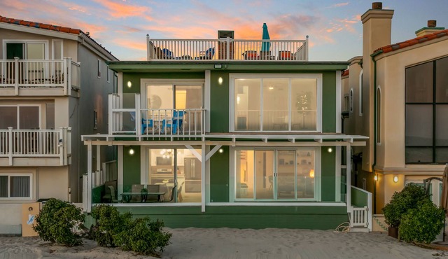 4021O: 3 BR, 3.5 BA House in Oxnard, Sleeps 10
