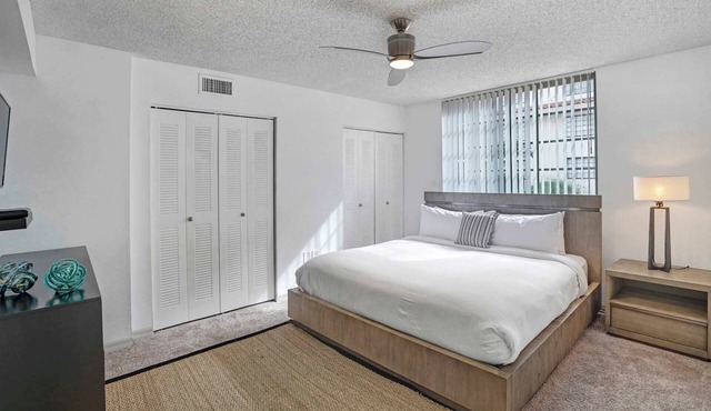 #403e - Tucker at Gables Grand Plaza Miami
