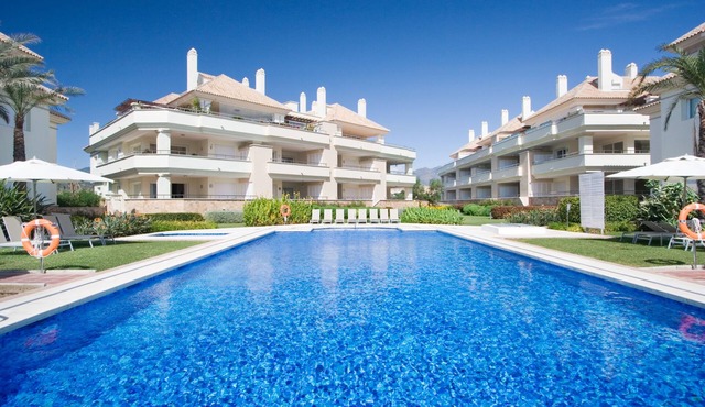 405 Luxury 4 Bed Penthouse, Heated 20m Pool-Front Line-Paseo-Bikes-BBQ-Hot Tub