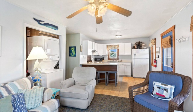 4072 Jo's Bungalow * 3 Min to Beach