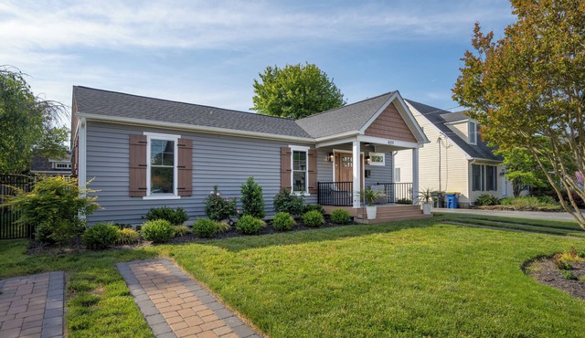 409 Paynter Avenue - In town Lewes with a private pool!