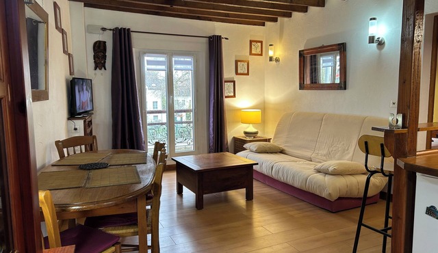 40m2 apartment facing train station, 40mn from Paris Montparnasse