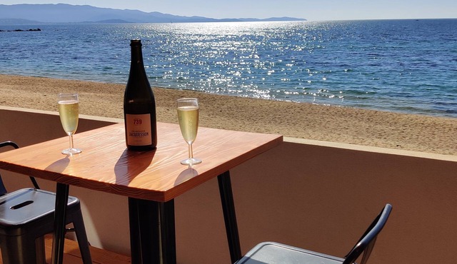 40m² apartment on the beach, 10m² terrace