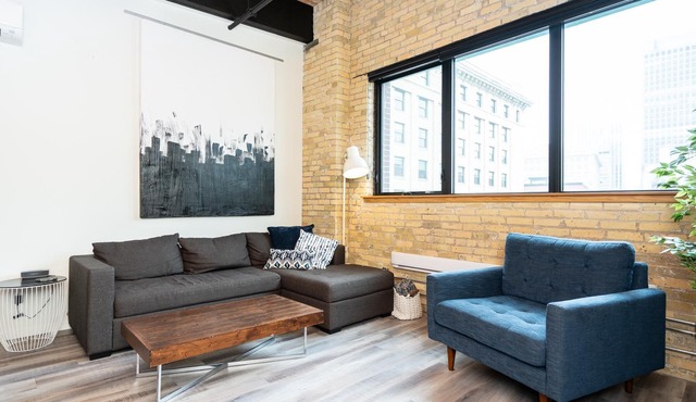 (411)Converted Loft | Hi-End | 2 Bdr | Exchange District l Market Ave (139)