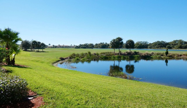 412-103 Gorgeous two lakes golf view Coach home