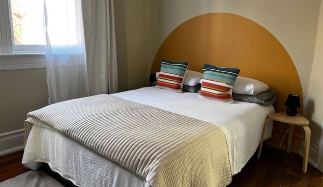 414 #3 · Stellar Suites | Here Comes the Sun | St. James Ct