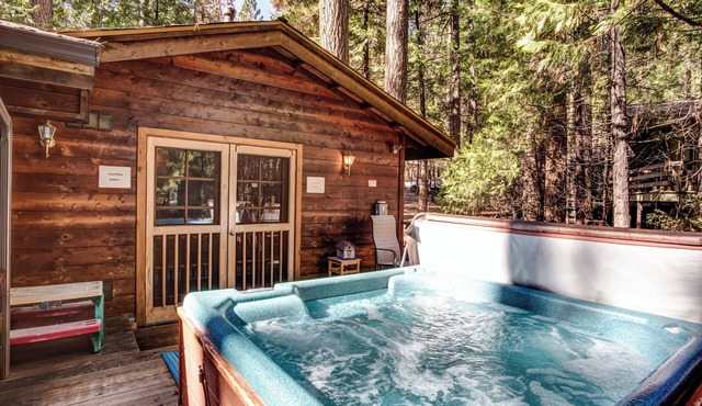 (41A) Cedar Chalet at The Redwoods In Yosemite