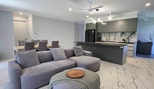 41RedPebble Brand New 2 Bedroom Villa in Redlynch Cairns QLD