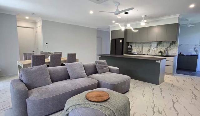 41RedPebble Brand New villa in 1 BedRoom in Redlynch Cairns QLD