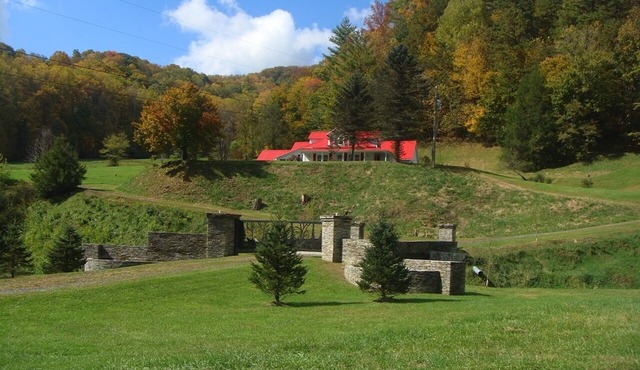 42 acres with Dramatic Mtn. Views.Close to Appalachian Trail